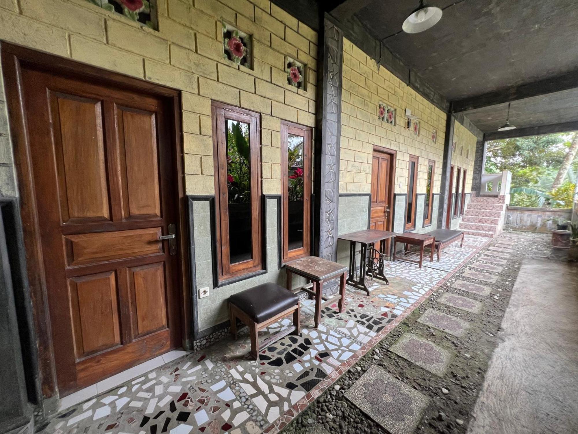 Buana Asti Homestay ตาบานัน ภายนอก รูปภาพ